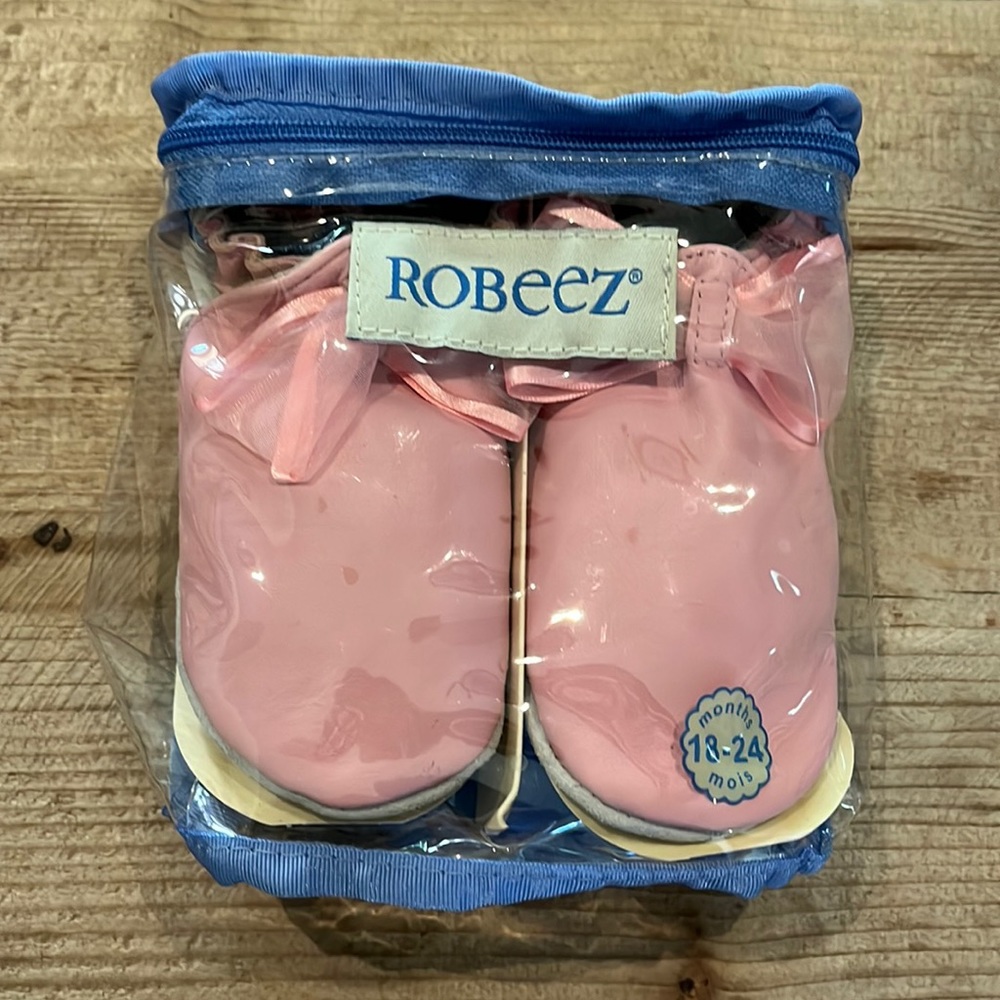 Robeez handcrafted slippers.  Pink with bow. Size 18-24 New